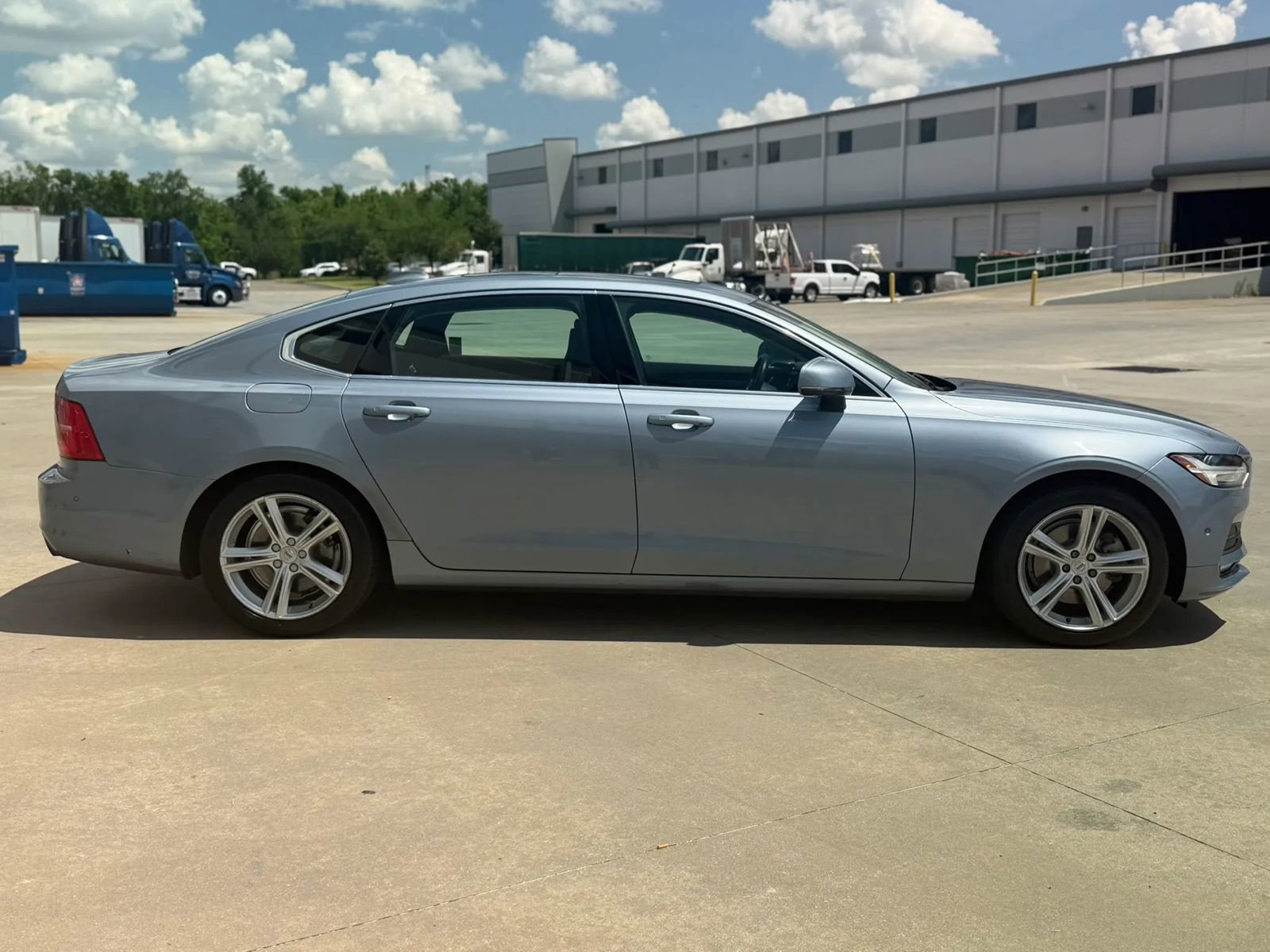 Used 2018 Volvo S90 T5 Momentum w/ Convenience Package FWD image 6