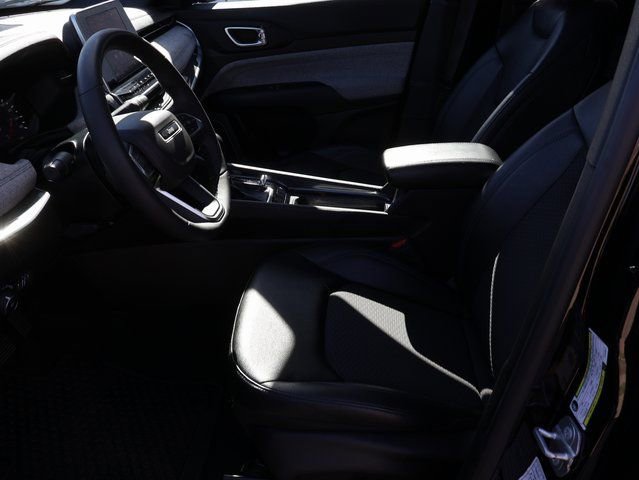 Used 2025 Jeep Compass Latitude w/ Sun & Sound Group image 39