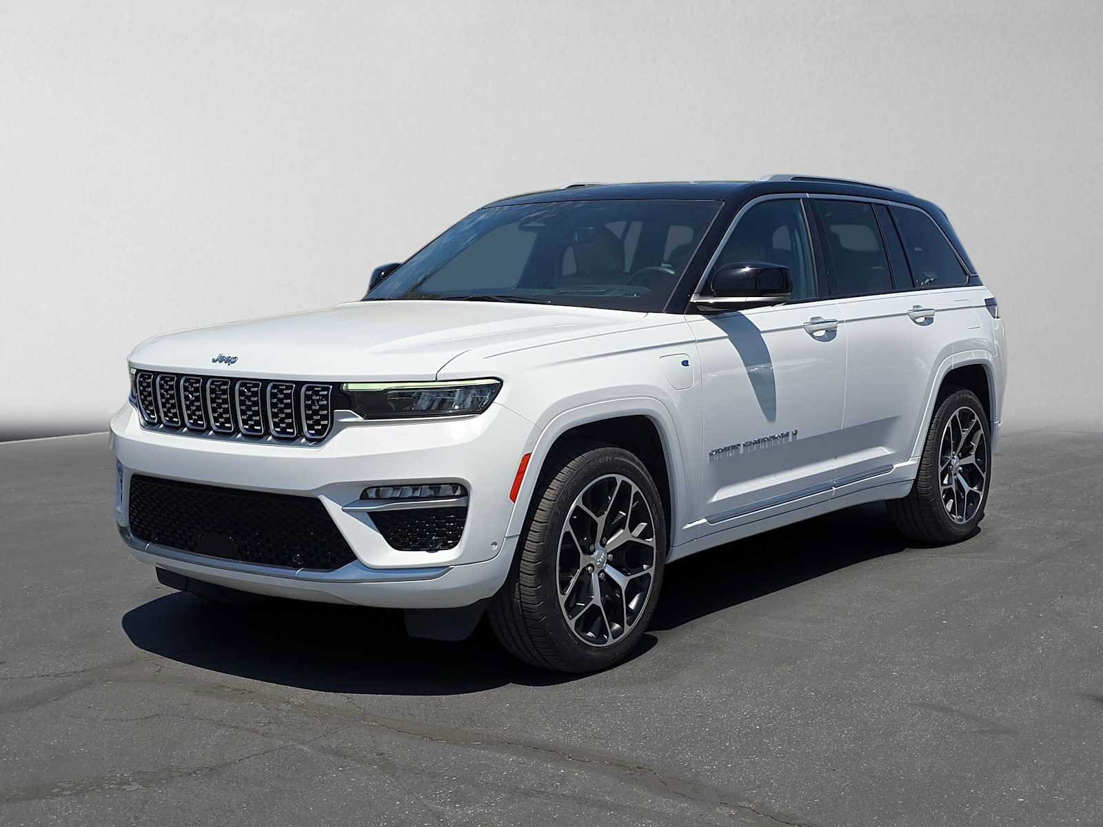 Used 2022 Jeep Grand Cherokee Summit AWD/4WD image 7