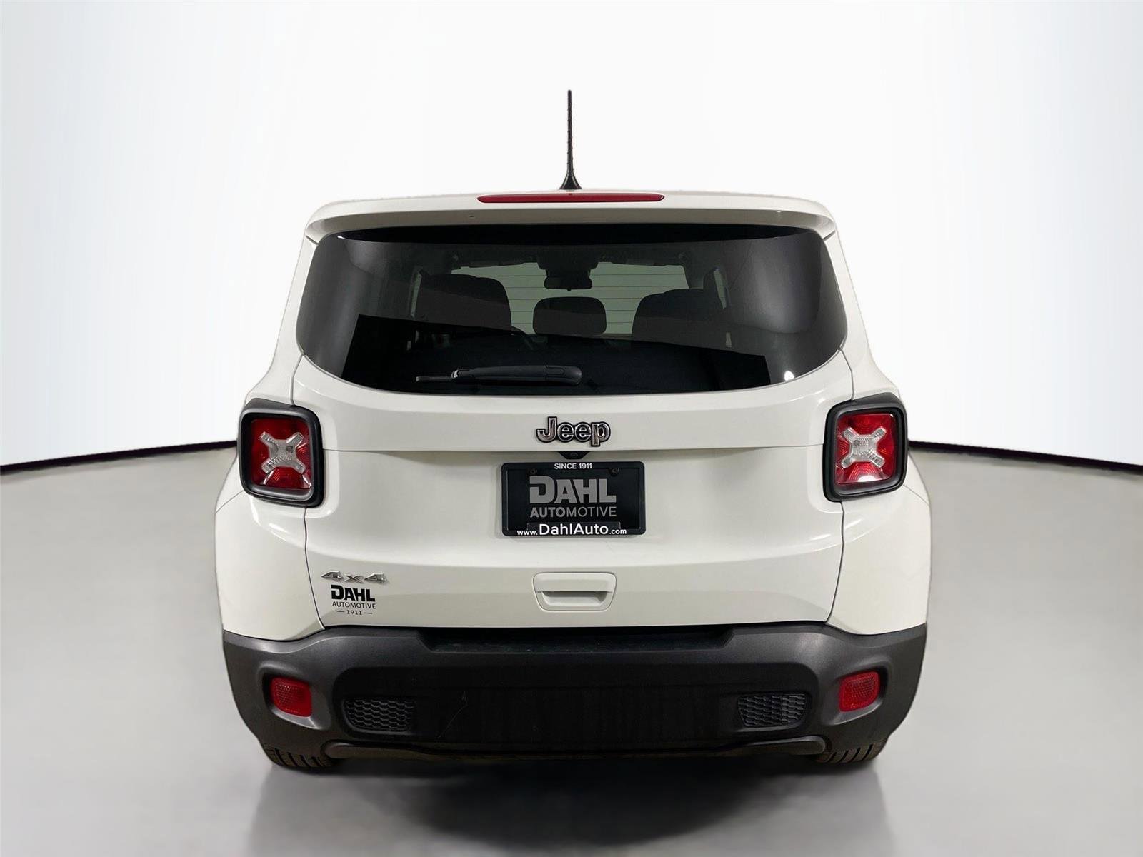 Used 2023 Jeep Renegade Latitude AWD/4WD image 12