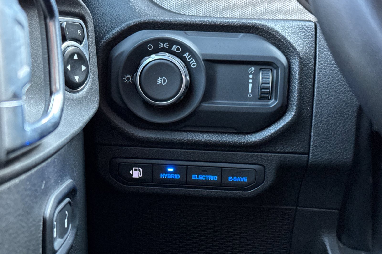 Used 2024 Jeep Wrangler Unlimited image 31