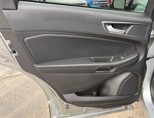 Used 2021 Ford Edge SE image 15