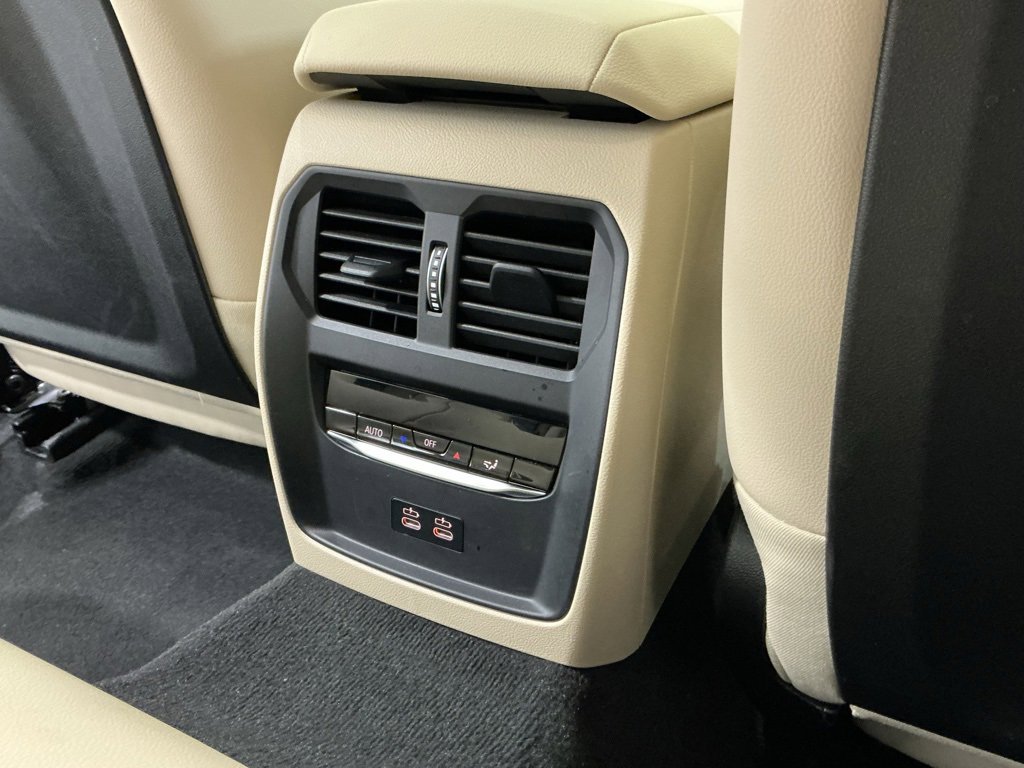 Used 2025 BMW 330i Sedan w/ Convenience Package image 25