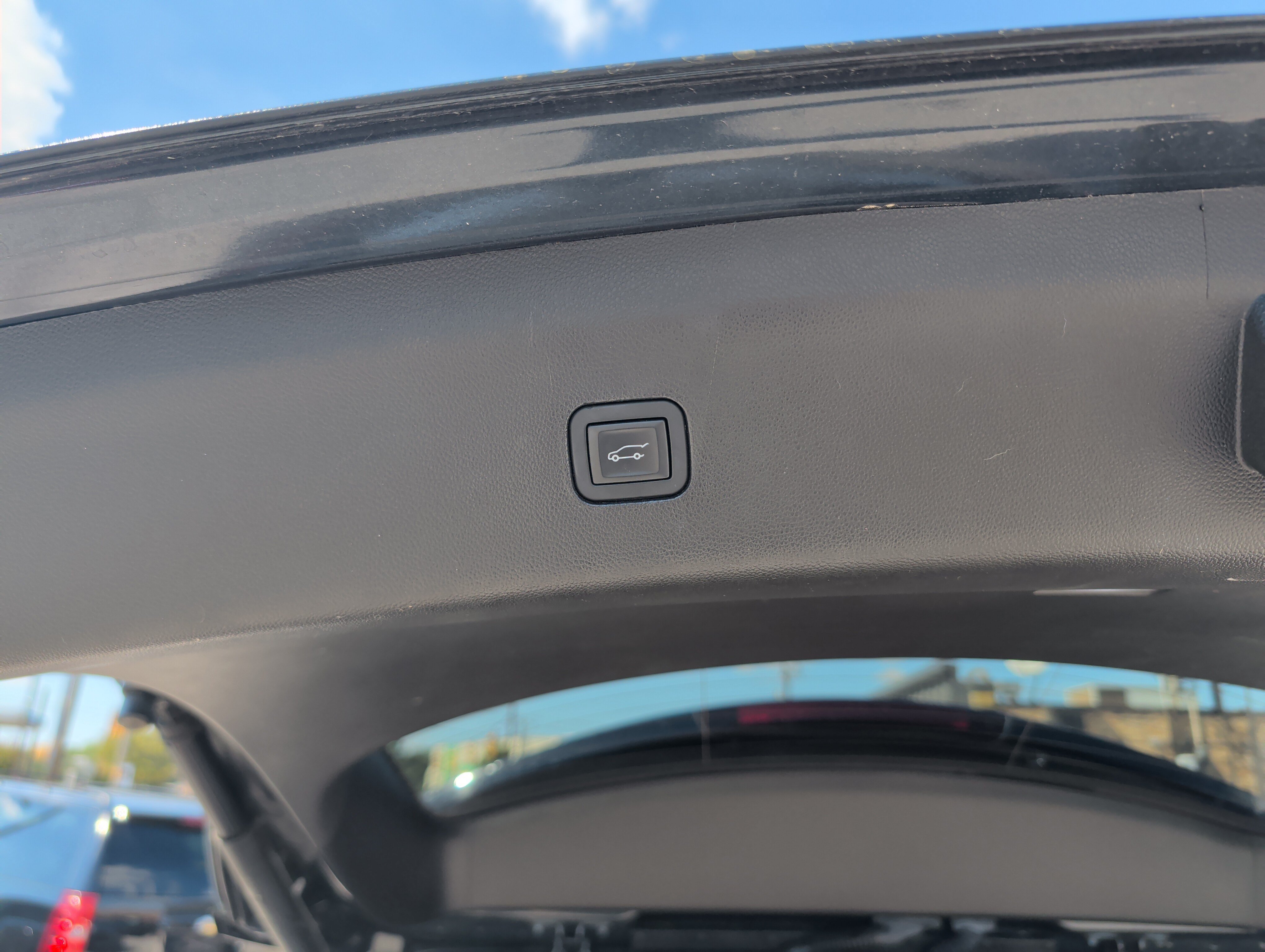 Used 2019 Buick Enclave Essence FWD image 28