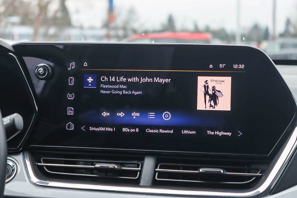 Used 2025 Chevrolet Trax LT w/ LT Convenience Package image 13