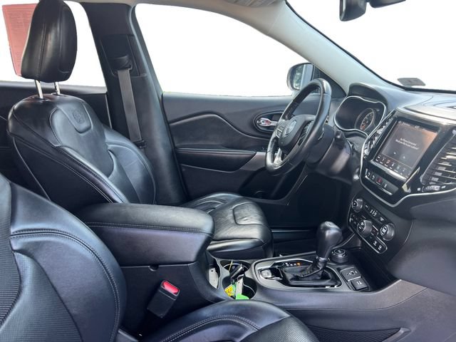 Used 2019 Jeep Cherokee Overland w/ Technology Group AWD/4WD image 41