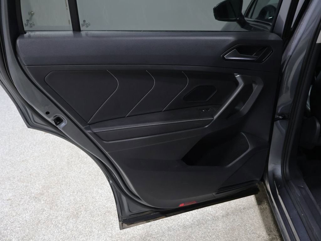 Used 2022 Volkswagen Tiguan SE image 19