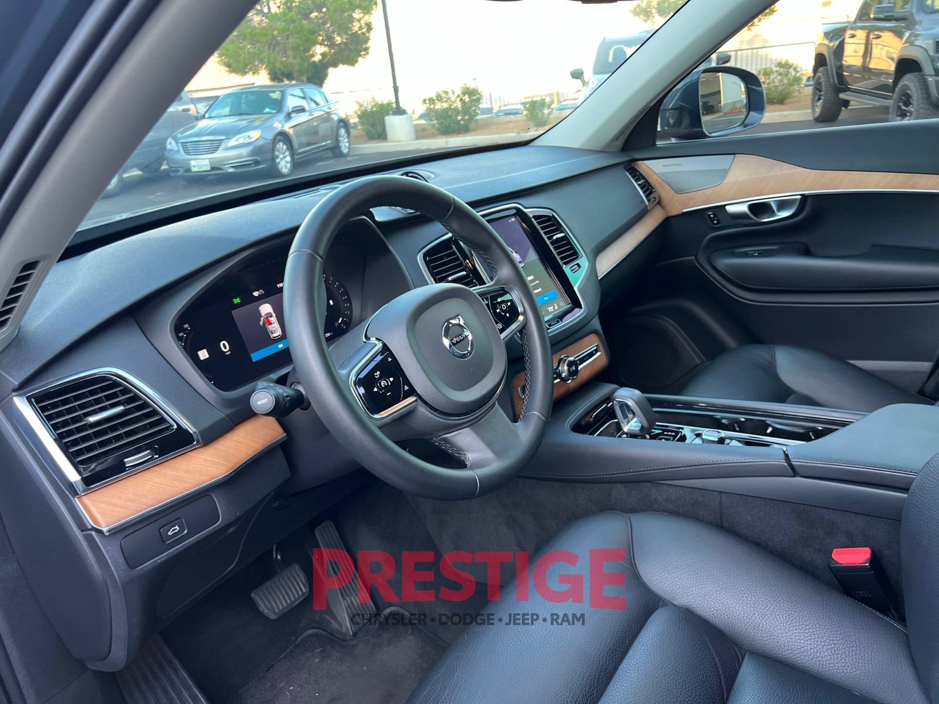 Used 2024 Volvo XC90 B6 Plus AWD/4WD image 32