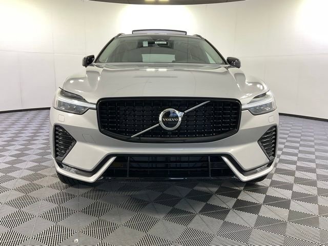 New 2025 Volvo XC60 B5 Core w/ Protection Package Premier image 3