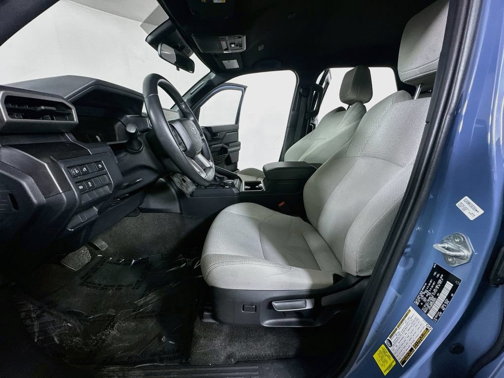 Used 2025 Toyota 4Runner SR5 AWD/4WD image 18