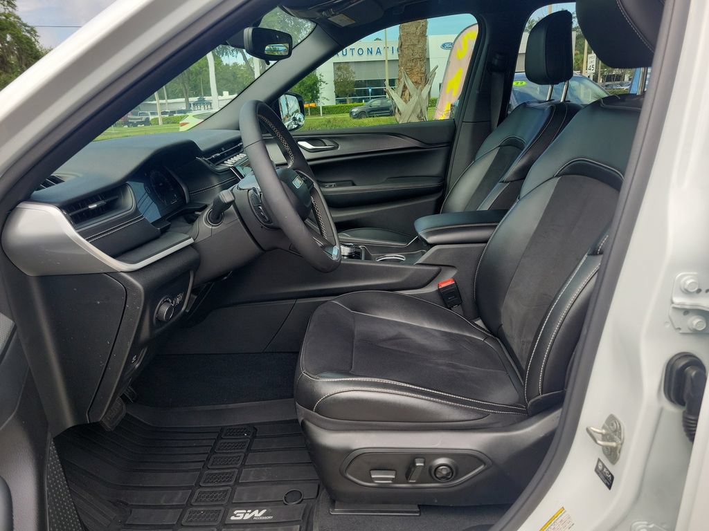 Used 2024 Jeep Grand Cherokee L Altitude AWD/4WD image 2