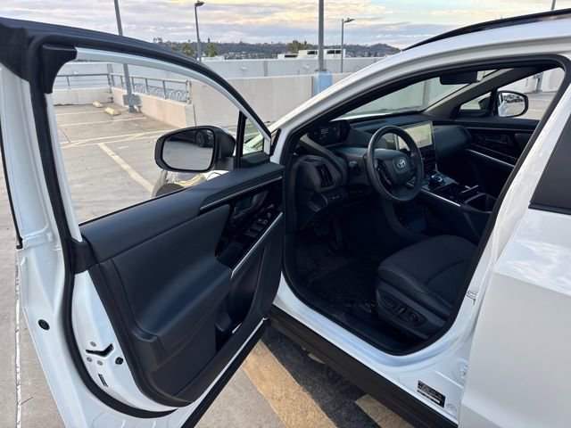 Used 2025 Toyota bZ4X XLE image 32