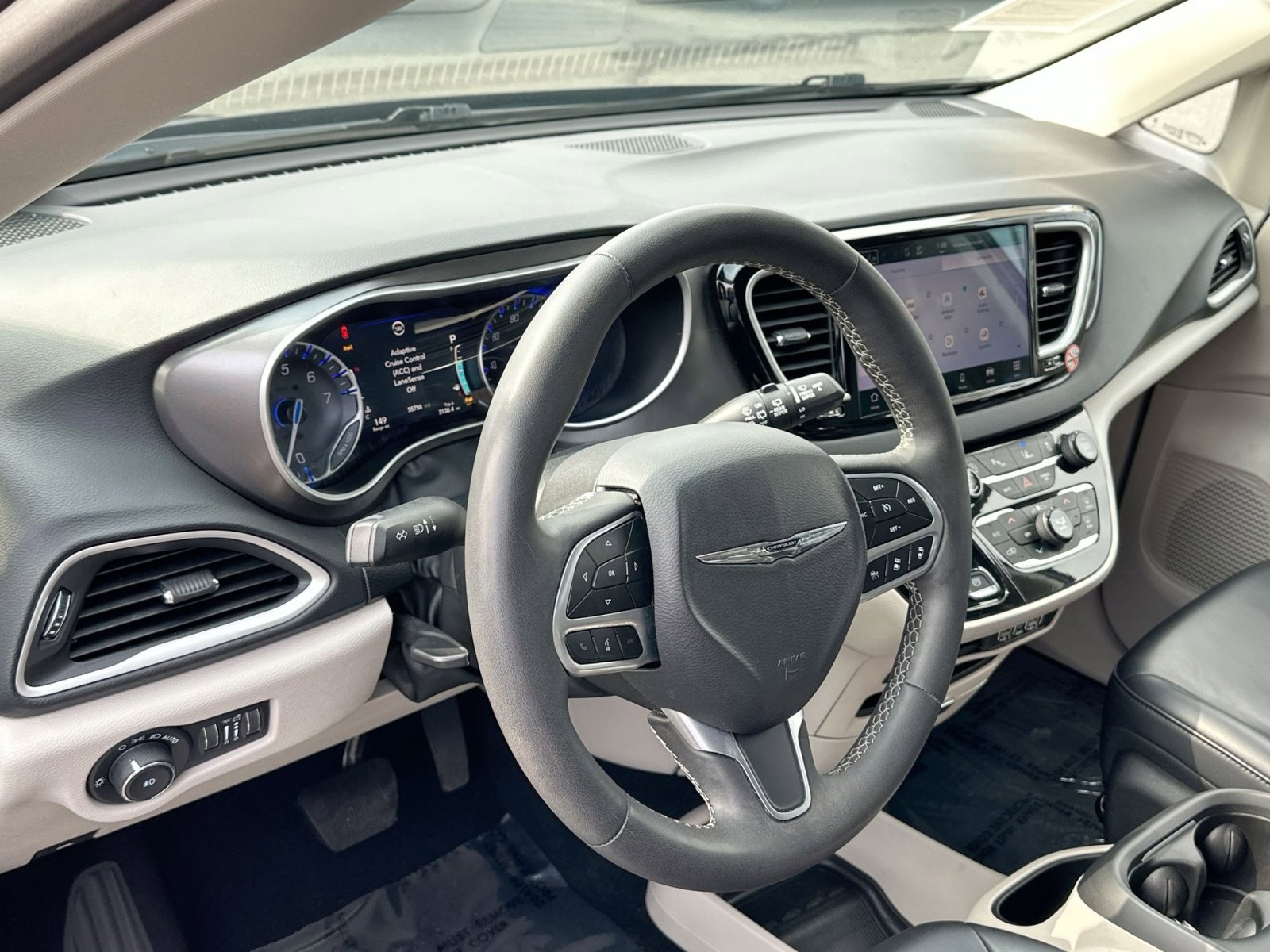 Used 2023 Chrysler Pacifica Touring-L image 24