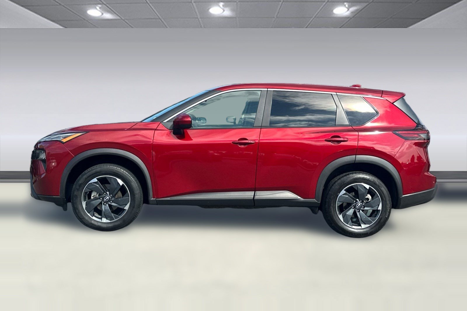 Used 2025 Nissan Rogue SV AWD/4WD image 2
