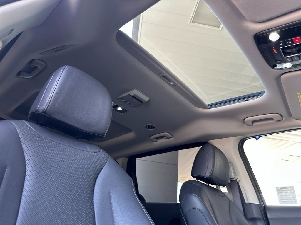 Used 2024 Kia Carnival SX Prestige FWD image 16
