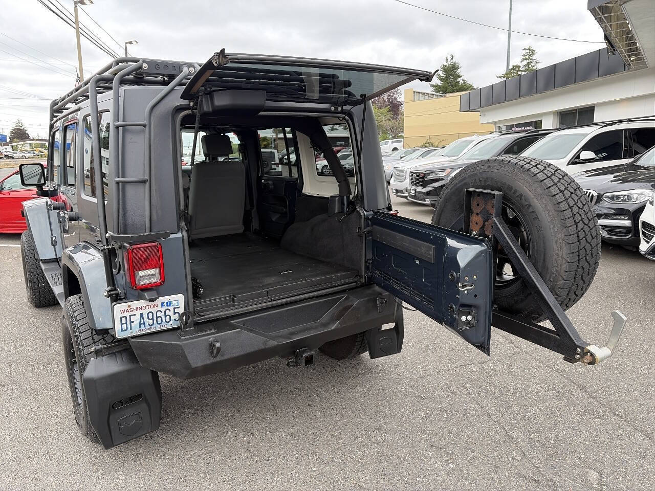 Used 2008 Jeep Wrangler Unlimited Sahara AWD/4WD image 7