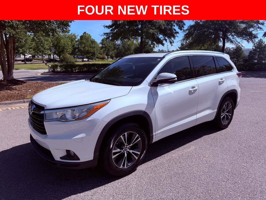 Used 2016 Toyota Highlander XLE FWD image 3