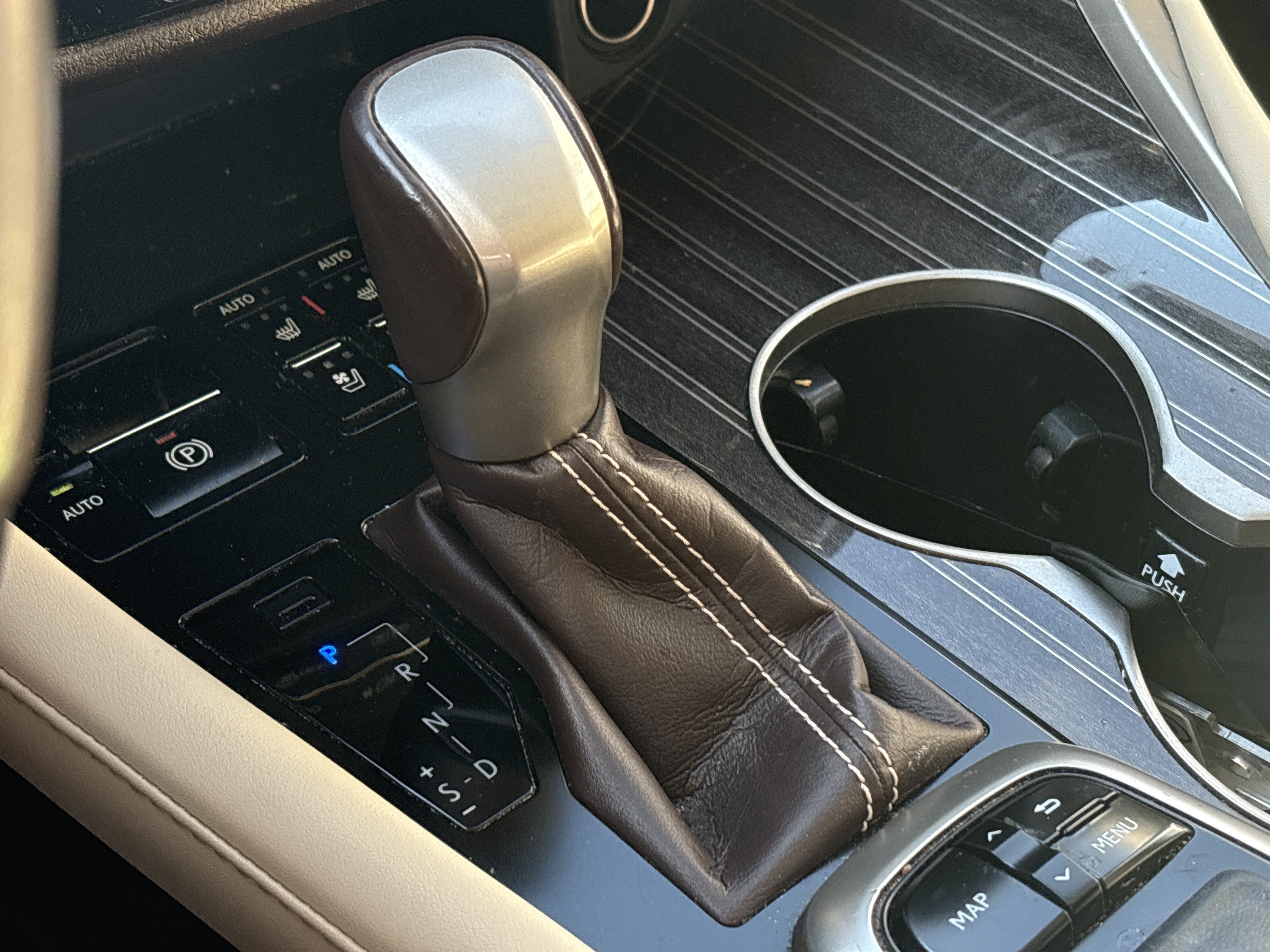 Used 2018 Lexus RX 450h AWD w/ Luxury Package image 26