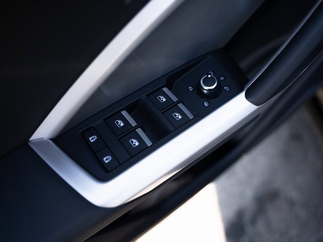 Certified 2025 Audi Q3 2.0T Premium Plus w/ Premium Plus Package image 16