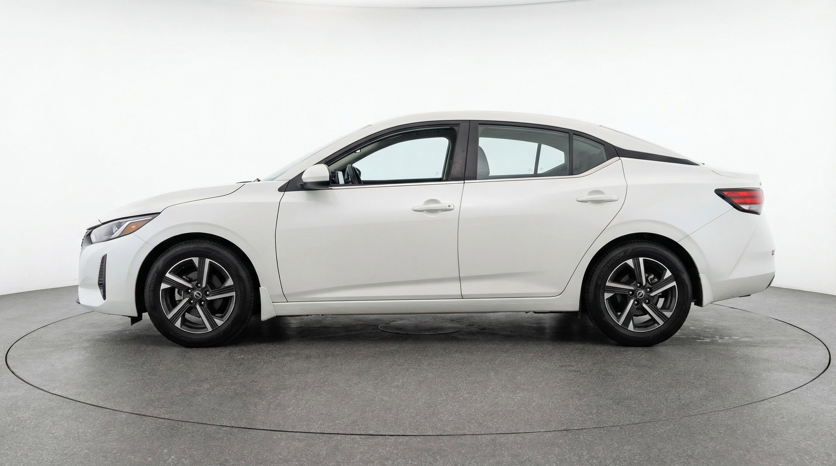 Used 2025 Nissan Sentra SV FWD image 5