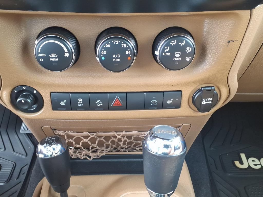 Used 2015 Jeep Wrangler Unlimited Sahara w/ Dual Top Group AWD/4WD image 7