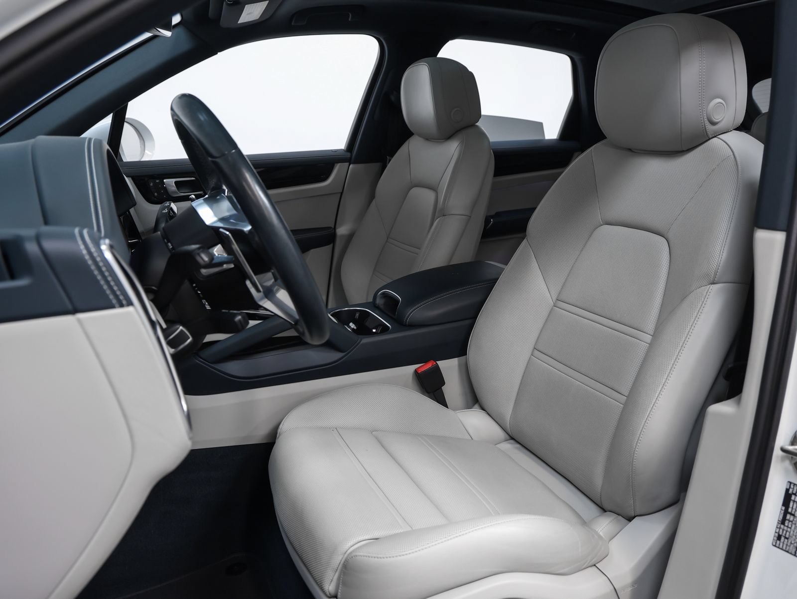 Used 2023 Porsche Cayenne AWD/4WD image 5