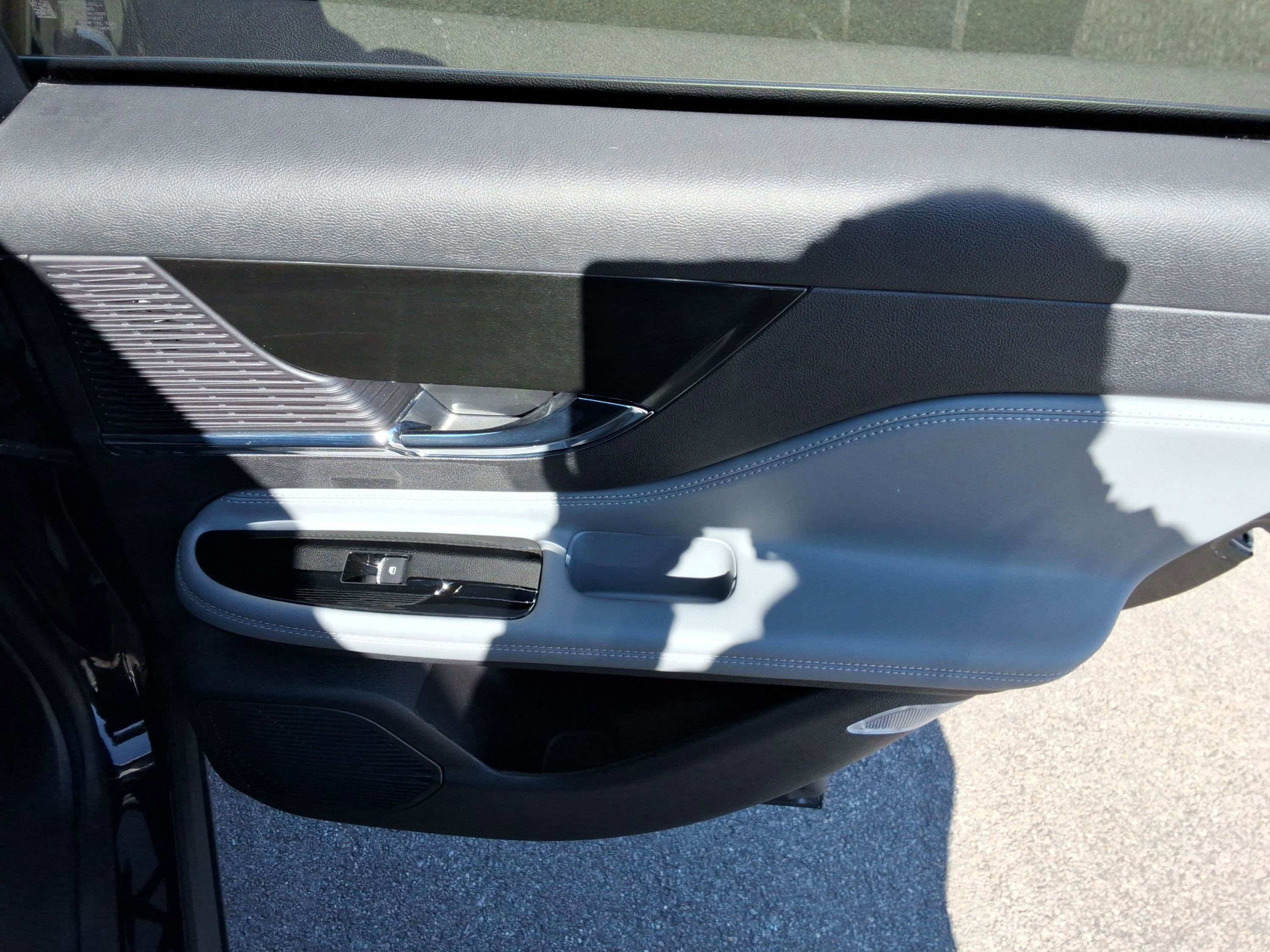 Used 2022 Lincoln Corsair Reserve image 24