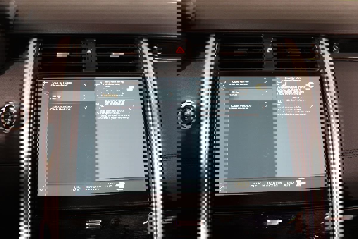 Used 2022 Land Rover Discovery S image 27