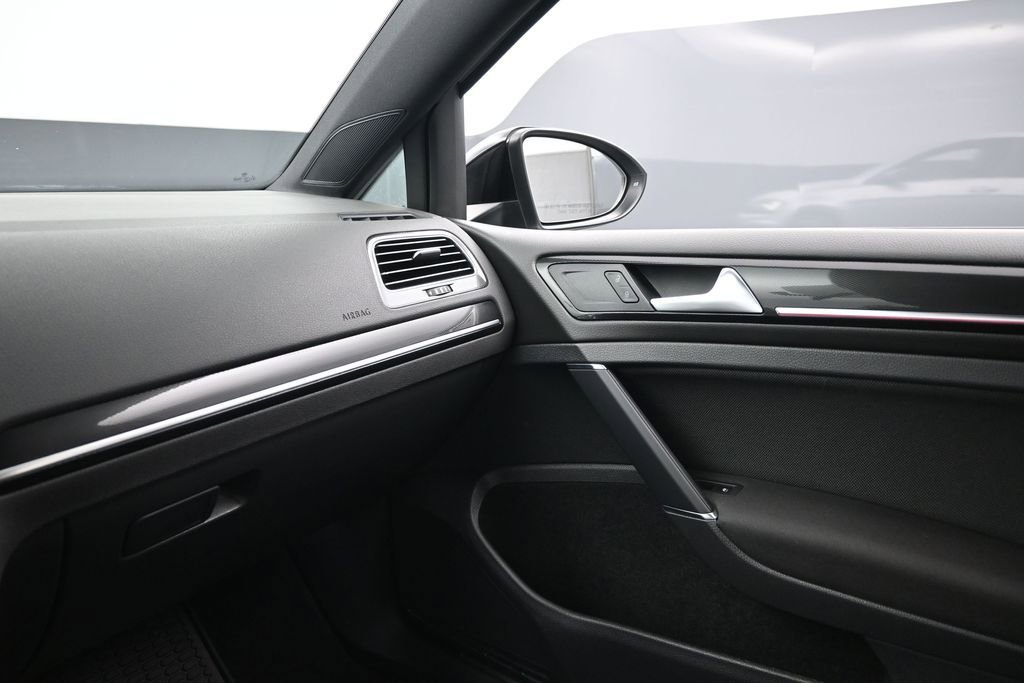 Used 2017 Volkswagen GTI Sport FWD image 18