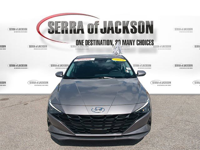 Used 2023 Hyundai Elantra SEL w/ Convenience Package image 3