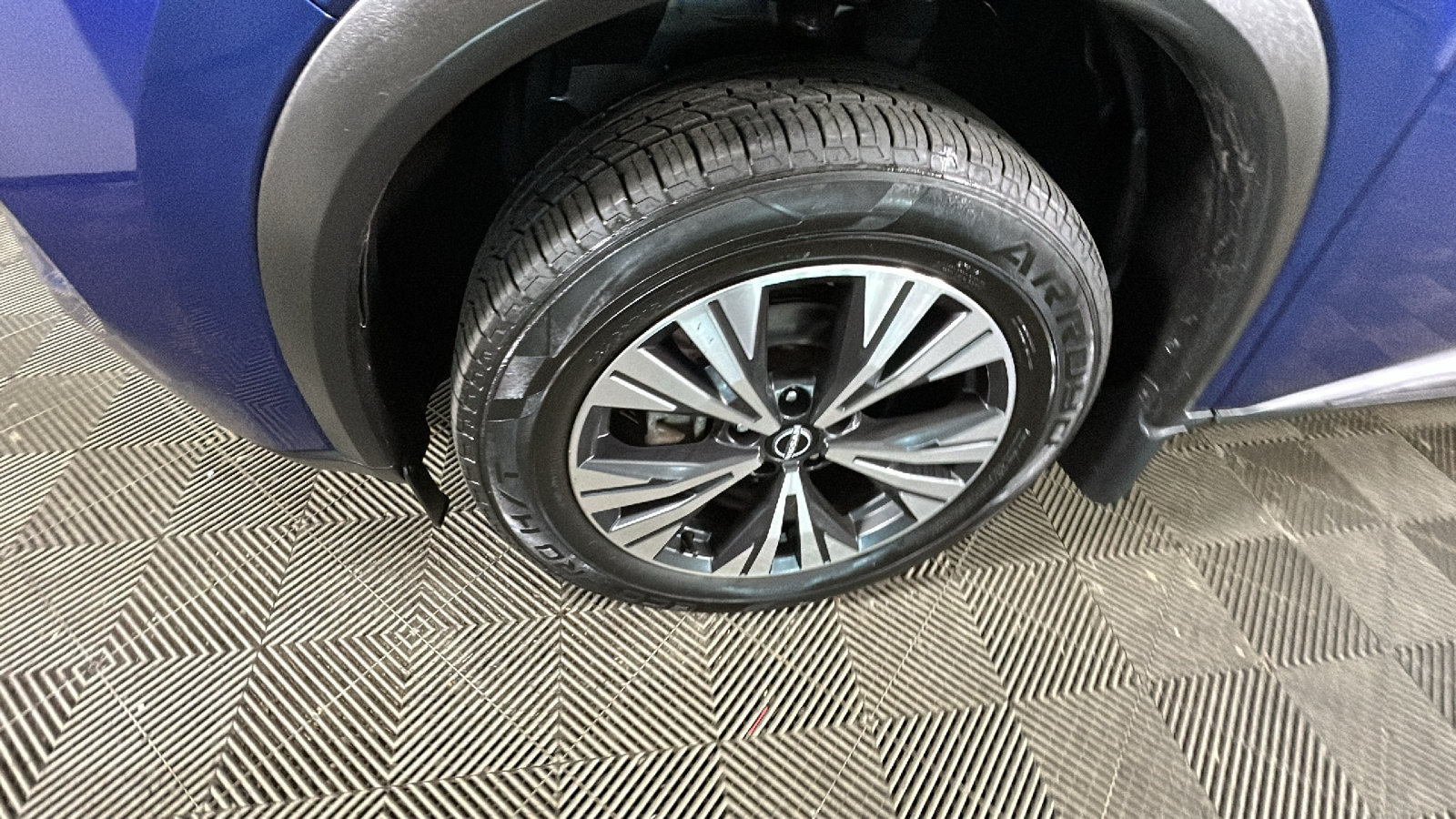 Used 2023 Nissan Rogue SV AWD/4WD image 11