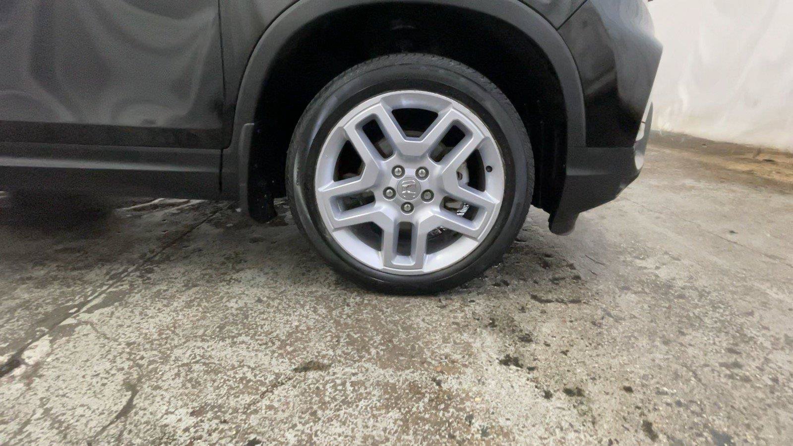 Certified 2025 Honda Passport EX-L image 18