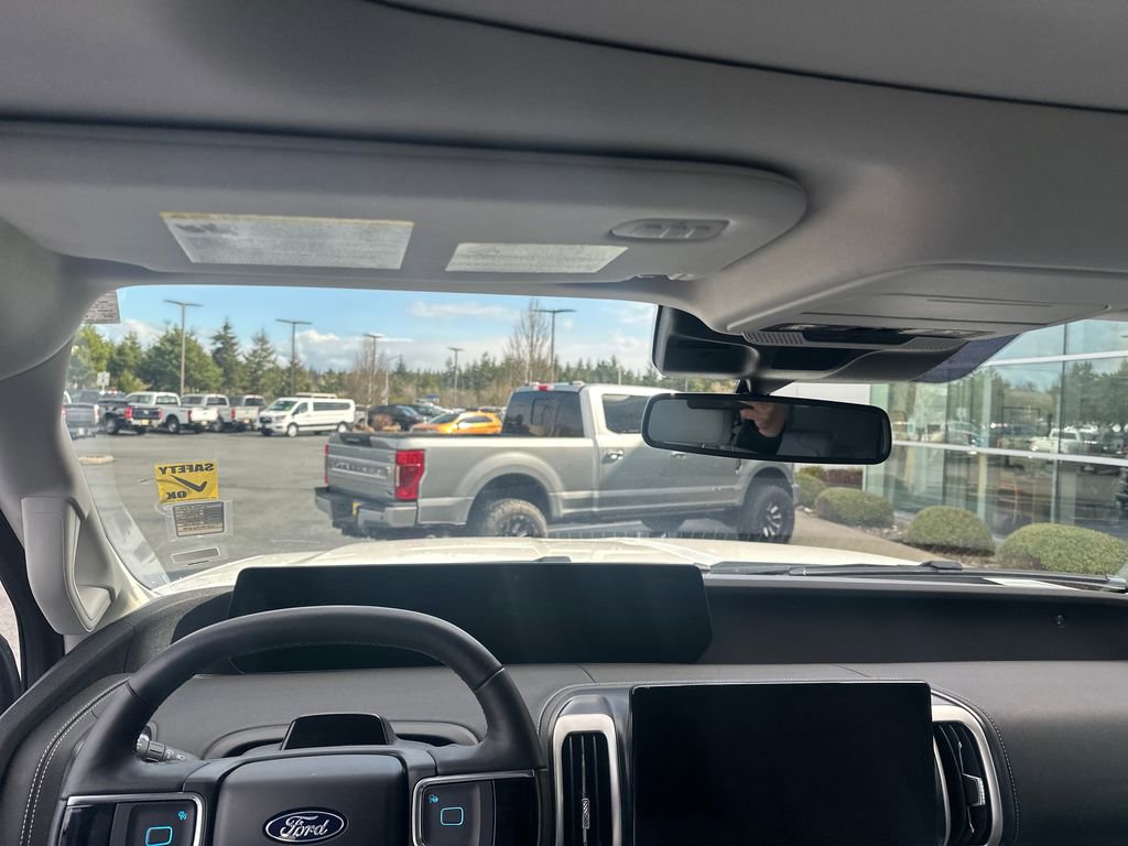 Used 2025 Ford Expedition Platinum image 12