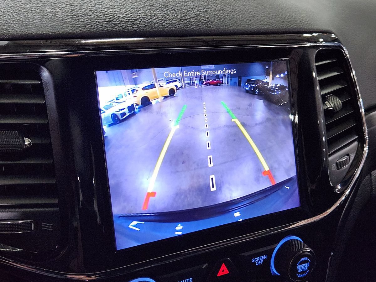 Used 2019 Jeep Grand Cherokee Altitude RWD image 36