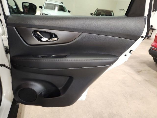 Used 2016 Nissan Rogue SV AWD/4WD image 29