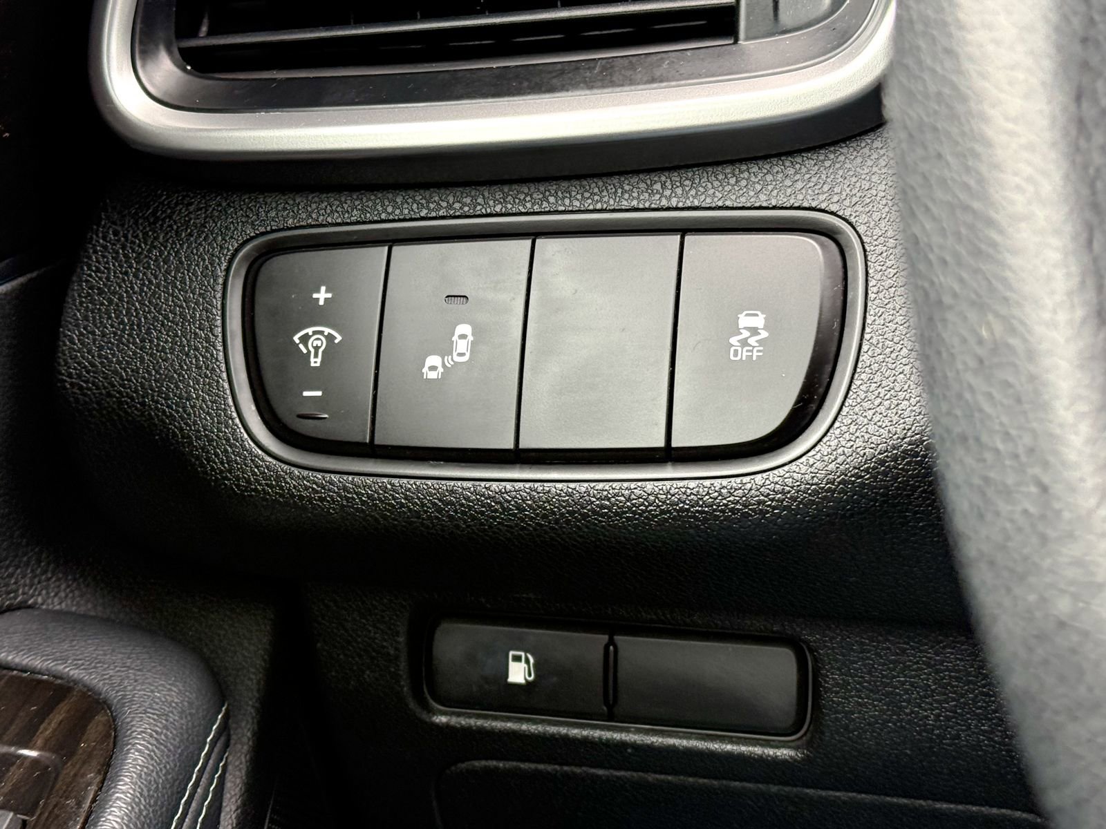 Certified 2020 Kia Sorento LX image 30