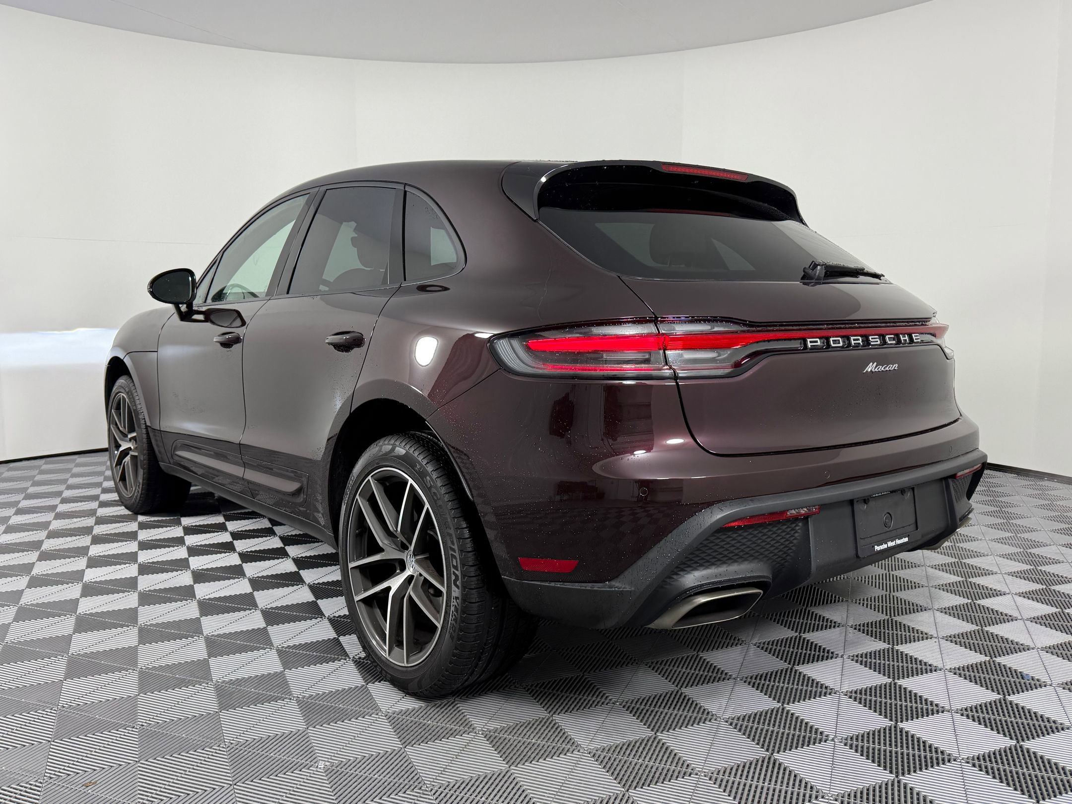 New 2025 Porsche Macan image 3