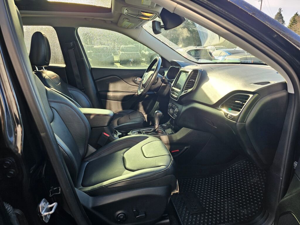 Used 2019 Jeep Cherokee Trailhawk image 9