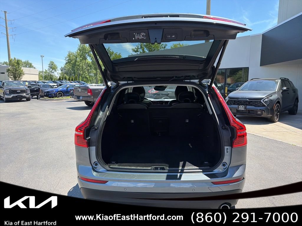 Used 2021 Volvo XC60 T5 Momentum AWD/4WD image 15