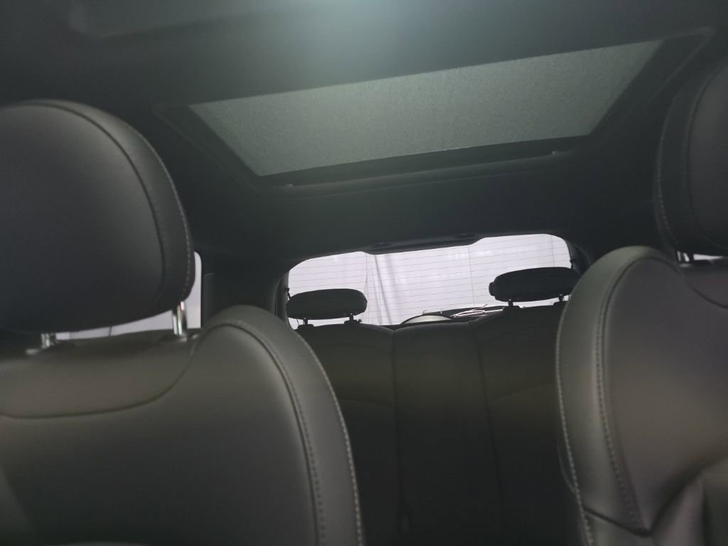 Used 2019 MINI Cooper 2-Door Hardtop w/ Premium Package image 12