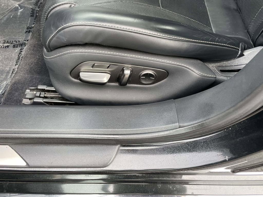 Used 2020 Lexus LS 500 w/ Accessory Package (Z2) image 29