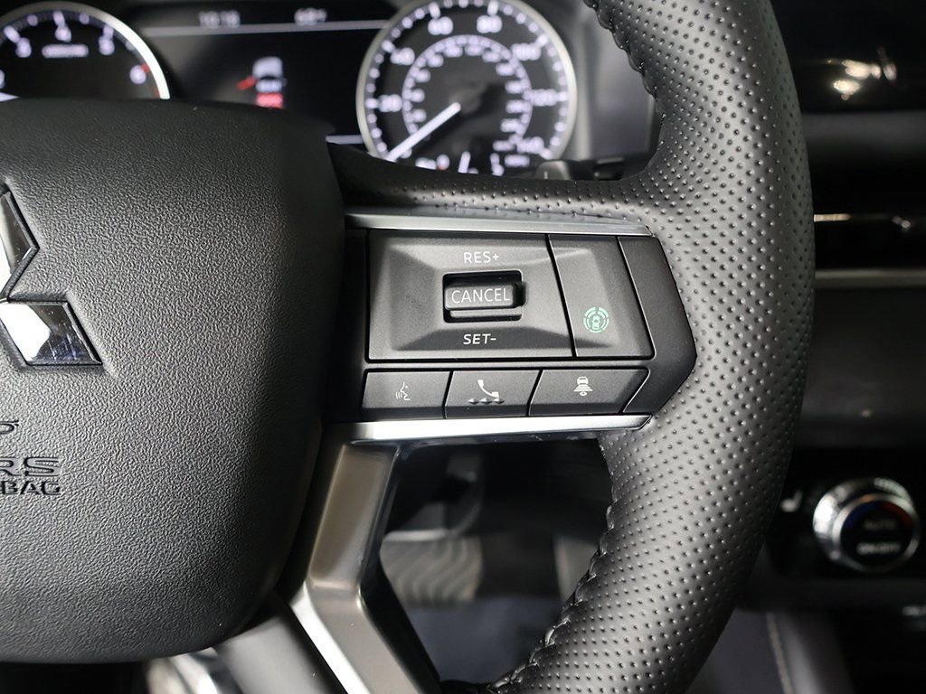 New 2026 Mitsubishi Outlander SE image 38