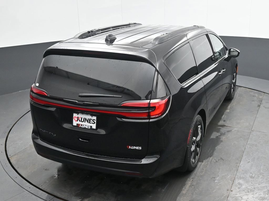 New 2026 Chrysler Pacifica Select image 30