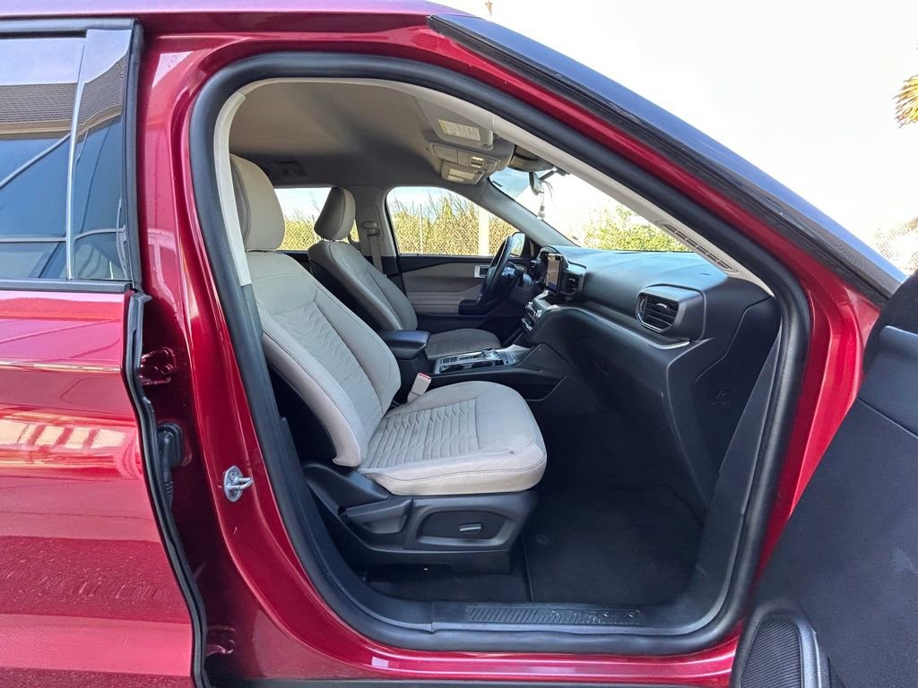 Used 2020 Ford Explorer XLT image 34