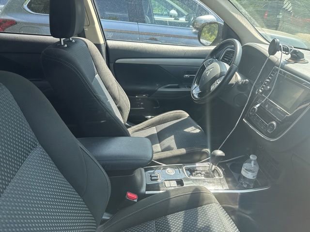 Used 2018 Mitsubishi Outlander SE AWD/4WD image 4