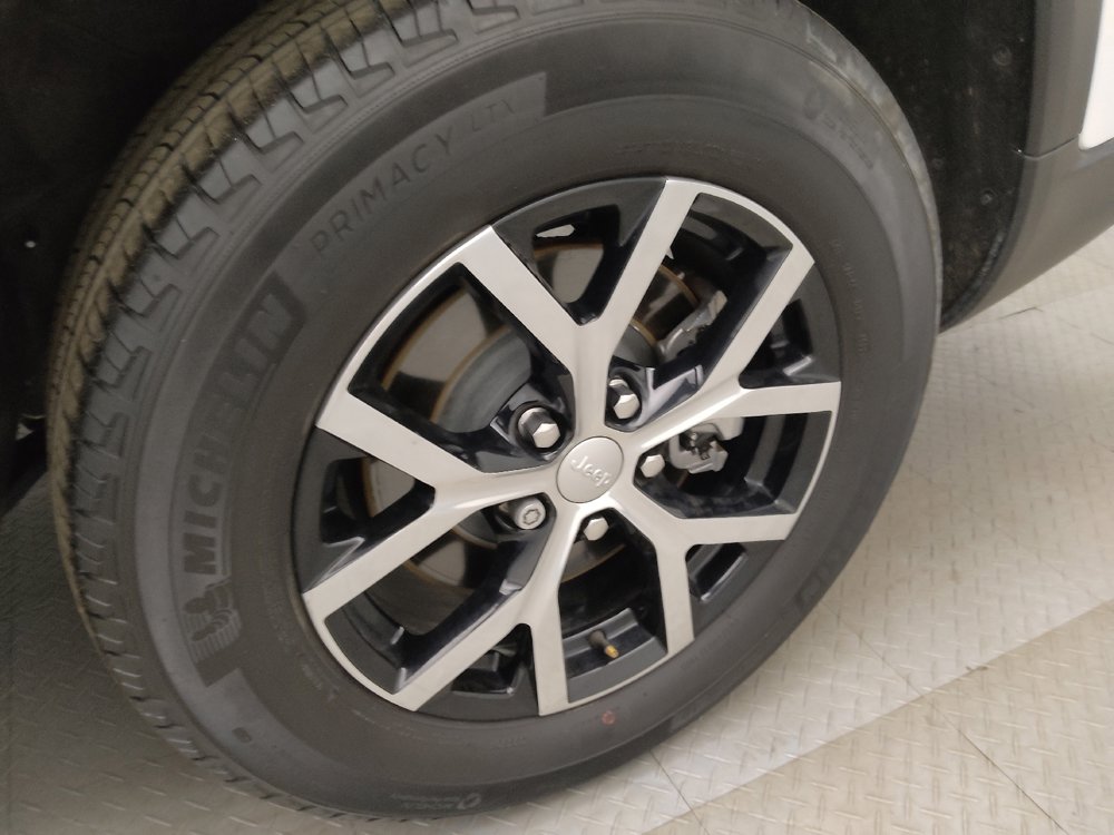 Used 2023 Jeep Grand Cherokee L Limited image 31