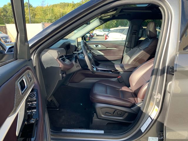 Certified 2025 Ford Explorer Platinum image 31