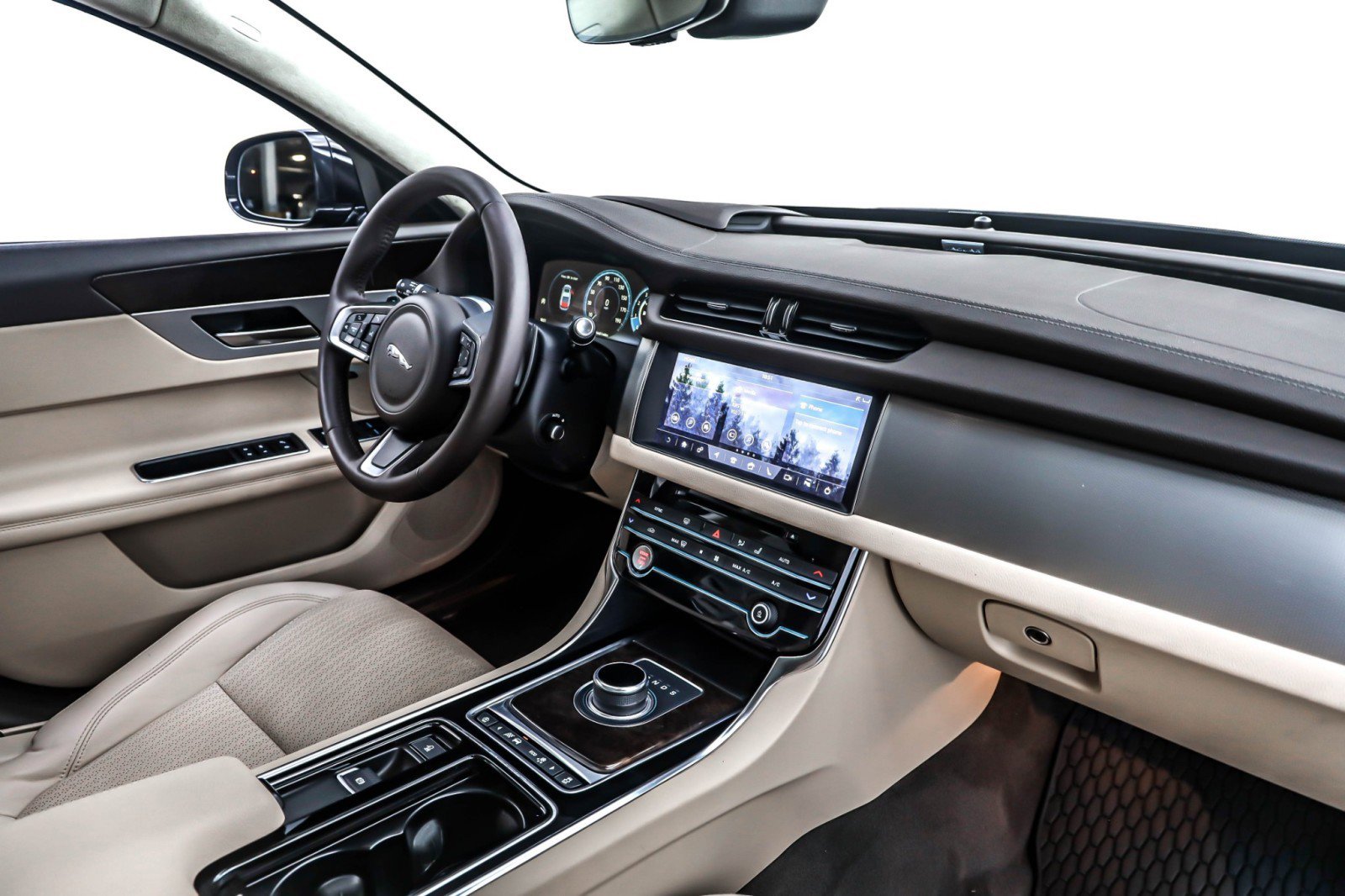 Used 2020 Jaguar XF Prestige image 15