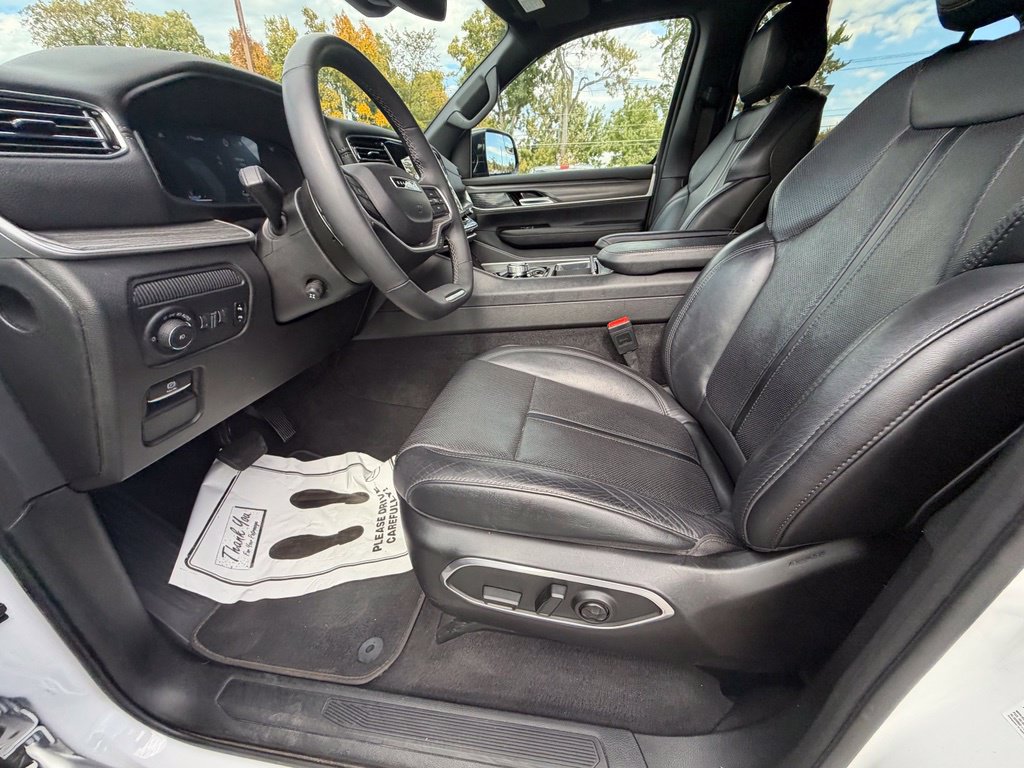 Used 2024 Jeep Wagoneer L Series II AWD/4WD image 11