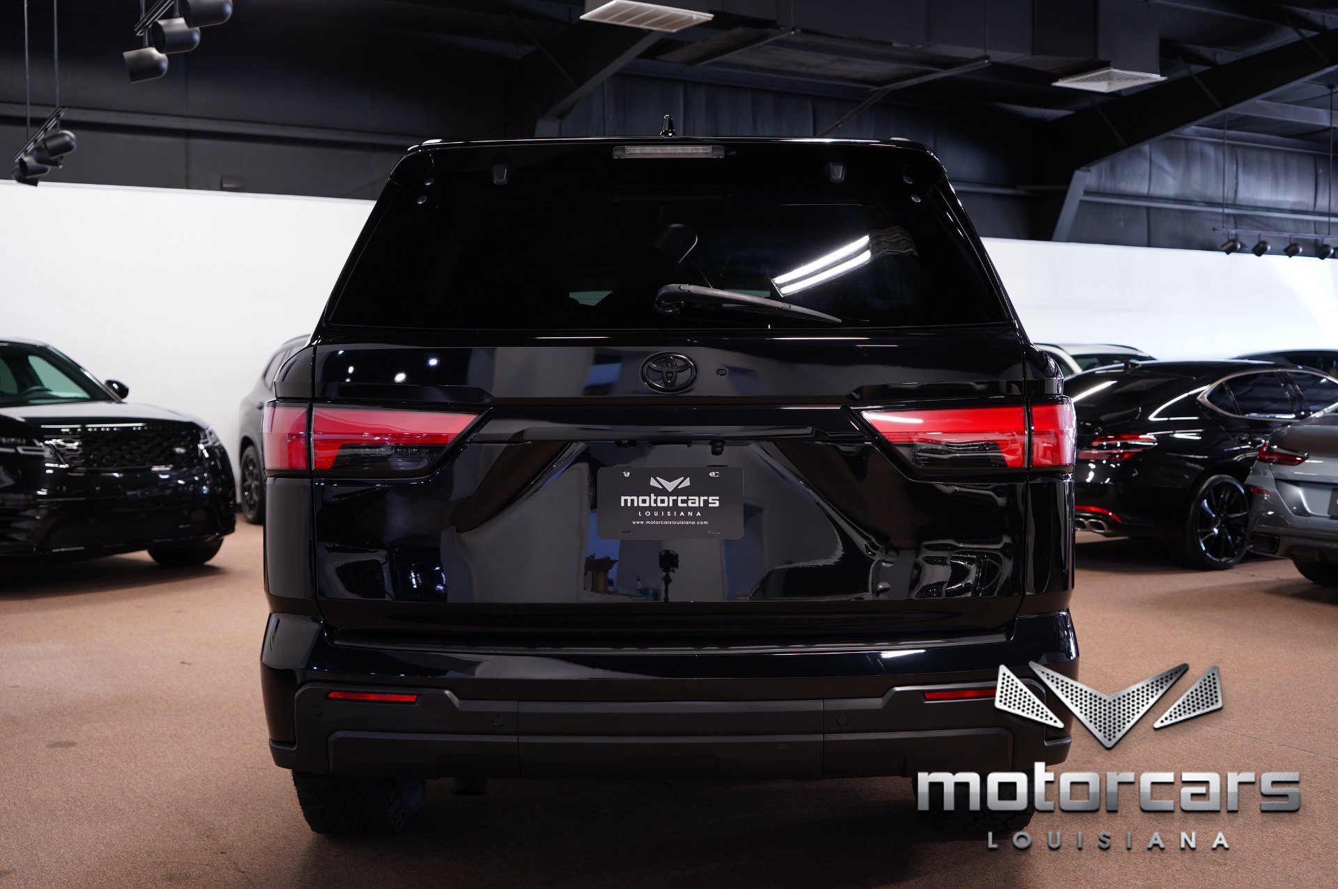 Used 2023 Toyota Sequoia SR5 w/ SR5 Premium Package AWD/4WD image 6